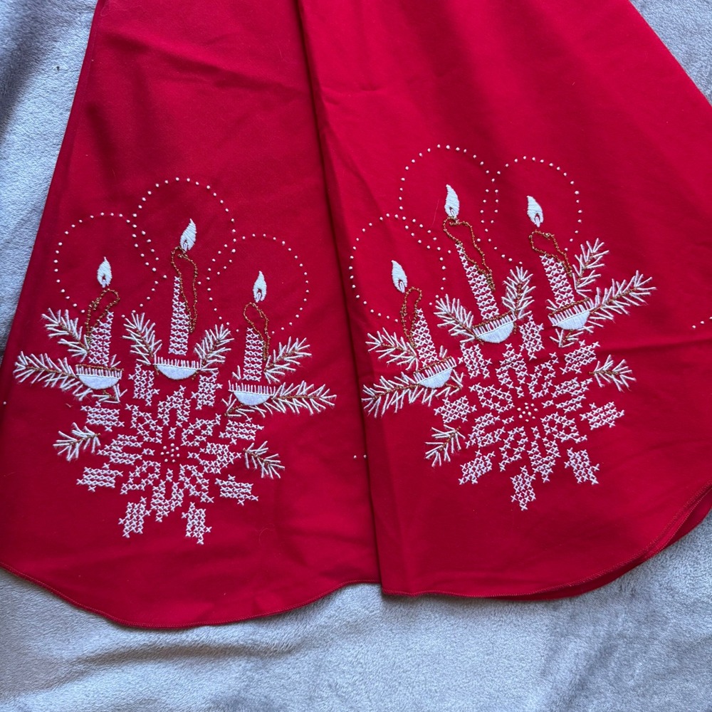 Vtg Red Christmas Tree Round Tablecloth Cross Stitch Candle Snowflake 54in